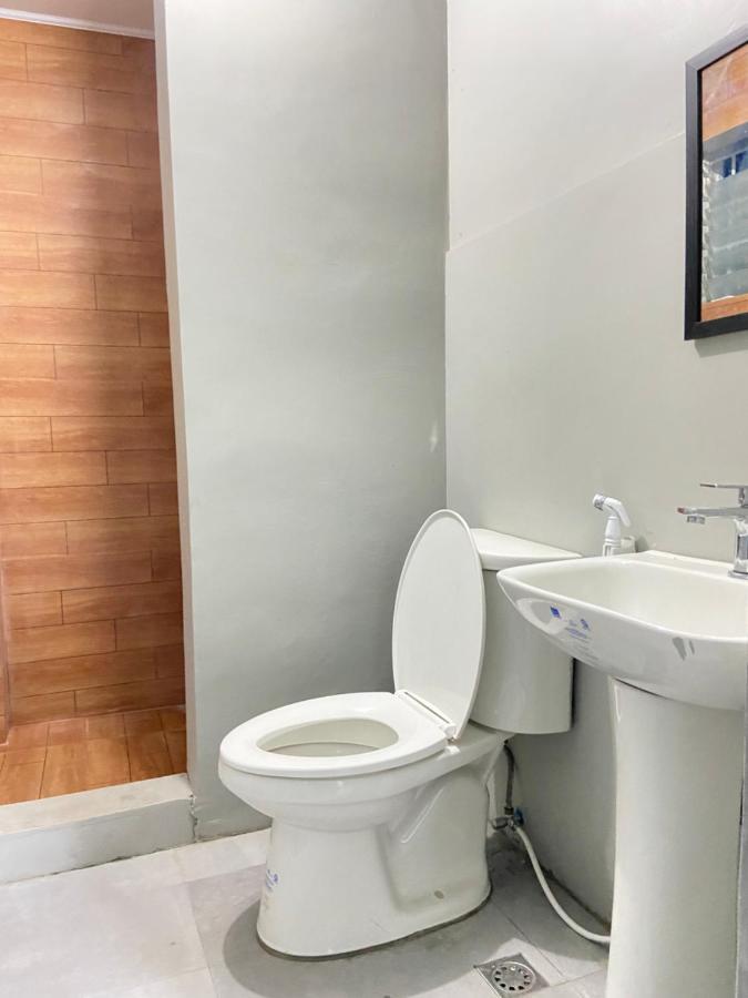 Lime Lite Manila Hostel 马卡蒂 外观 照片